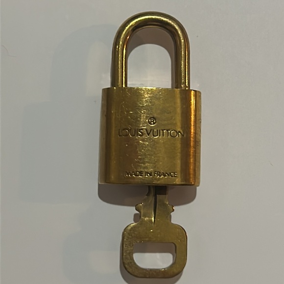 Louis Vuitton Lock & Key #315 - Picture 4 of 6